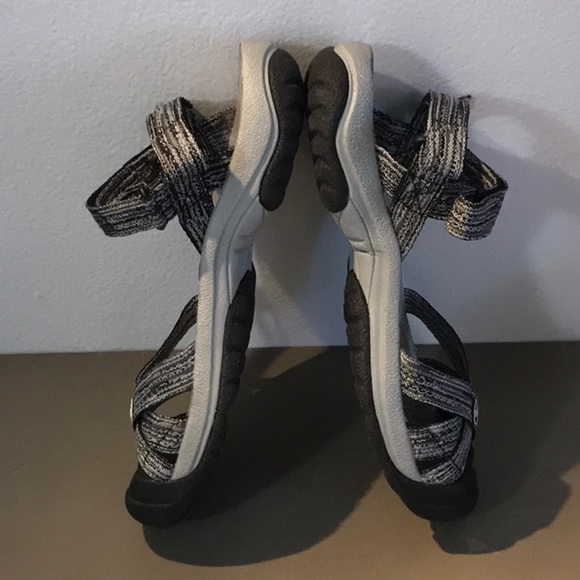 Keen Bali Strap Natural Gray/ Black 1016806 SZ 9.5 - Picture 2 of 5